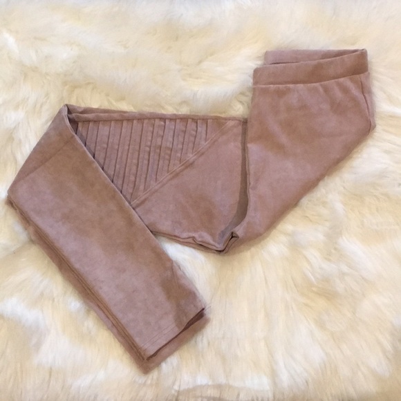 💙 Boutique Host Pic 🆕 Sara’s Suede Leggings - Picture 5 of 7